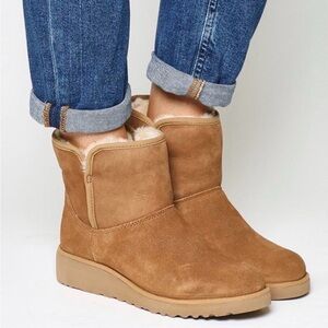 UGG classic ankle fur Women's Suede Boots in Chestnut